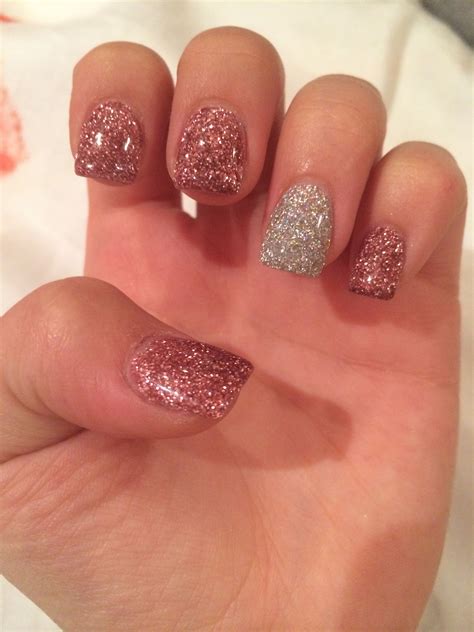 short glitter acrylic nails